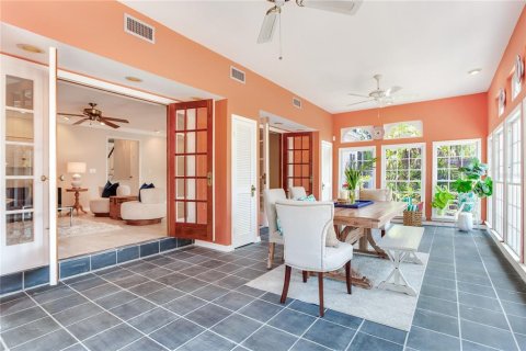 House in Tampa, Florida 4 bedrooms, 339 sq.m. № 1797820 - photo 29