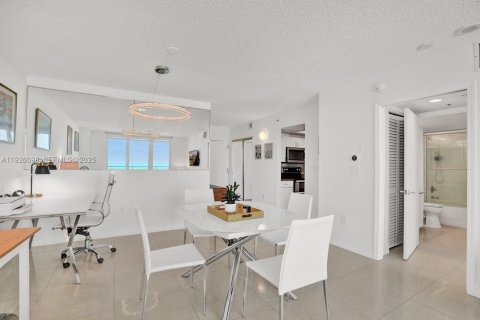 Condo in Miami Beach, Florida, 1 bedroom № 2039675 - photo 27