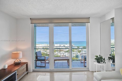 Condo in Miami Beach, Florida, 1 bedroom № 2039675 - photo 3