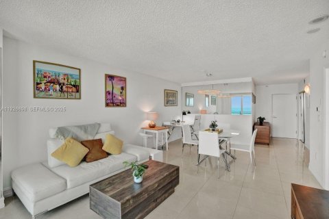 Condo in Miami Beach, Florida, 1 bedroom № 2039675 - photo 22