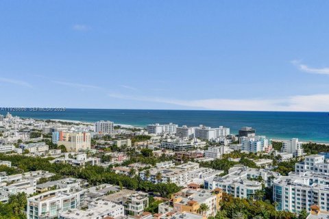 Condo in Miami Beach, Florida, 1 bedroom № 2039675 - photo 17