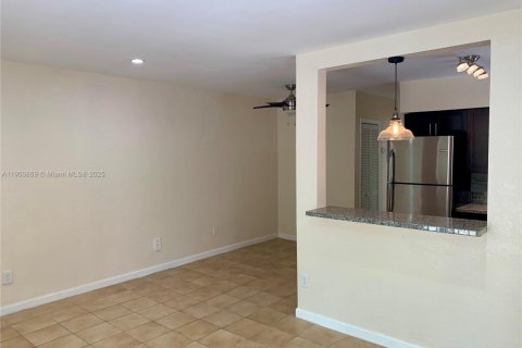 Apartamento en alquiler en Miami, Florida, 1 dormitorio, 74.32 m2 № 1954794 - foto 3