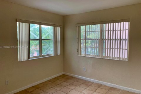 Apartamento en alquiler en Miami, Florida, 1 dormitorio, 74.32 m2 № 1954794 - foto 8