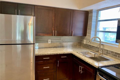 Apartamento en alquiler en Miami, Florida, 1 dormitorio, 74.32 m2 № 1954794 - foto 6