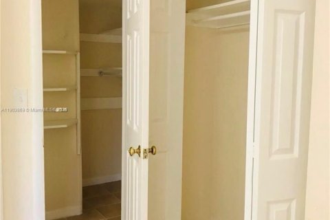 Apartamento en alquiler en Miami, Florida, 1 dormitorio, 74.32 m2 № 1954794 - foto 9