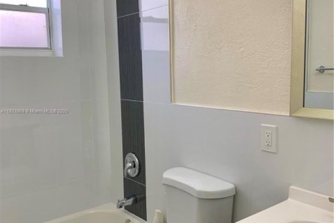 Apartamento en alquiler en Miami, Florida, 1 dormitorio, 74.32 m2 № 1954794 - foto 10