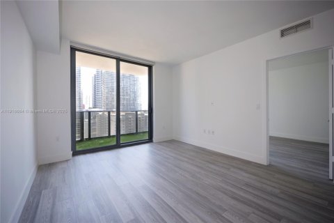 Condo in Miami, Florida, 1 bedroom  № 2016450 - photo 13