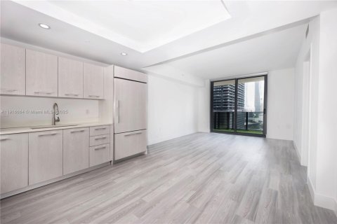 Condo in Miami, Florida, 1 bedroom  № 2016450 - photo 7