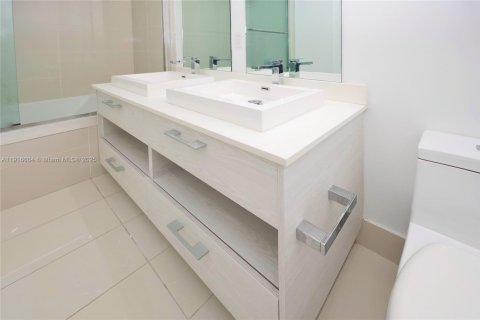 Condo in Miami, Florida, 1 bedroom  № 2016450 - photo 20
