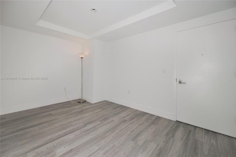 Condo in Miami, Florida, 1 bedroom  № 2016450 - photo 4