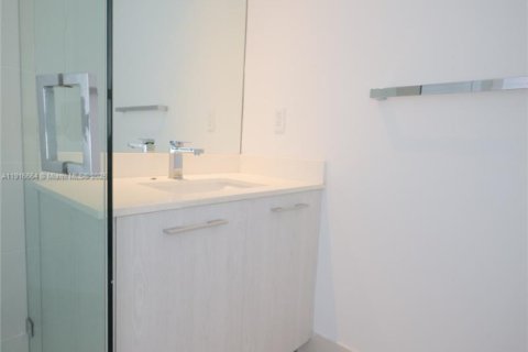 Condo in Miami, Florida, 1 bedroom  № 2016450 - photo 27