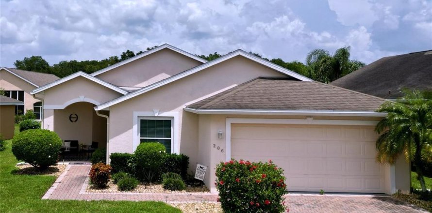 House in Davenport, Florida 2 bedrooms, 137.96 sq.m. № 1849967