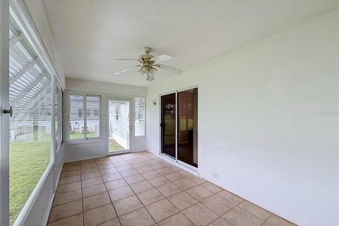 Villa ou maison à vendre à Lady Lake, Floride: 2 chambres, 115.94 m2 № 2420405 - photo 28