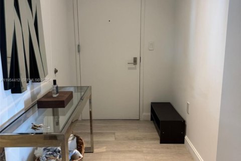 Снять в аренду кондоминиум в Майами, Флорида 1 спальня, 70.23м2, № 2008338 - фото 2