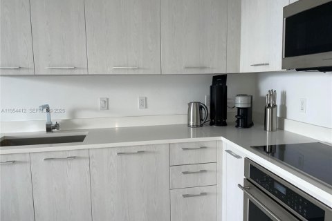 Снять в аренду кондоминиум в Майами, Флорида 1 спальня, 70.23м2, № 2008338 - фото 4