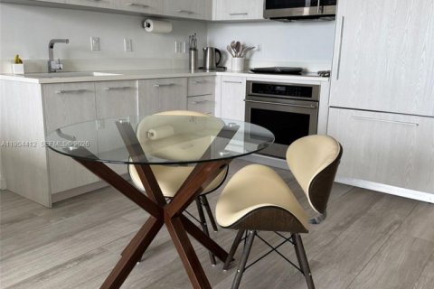 Снять в аренду кондоминиум в Майами, Флорида 1 спальня, 70.23м2, № 2008338 - фото 7