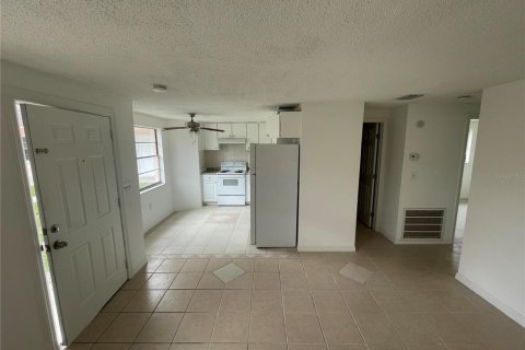 Apartment in New Port Richey, Florida 2 bedrooms, 66.89 sq.m. № 1913043 - photo 4