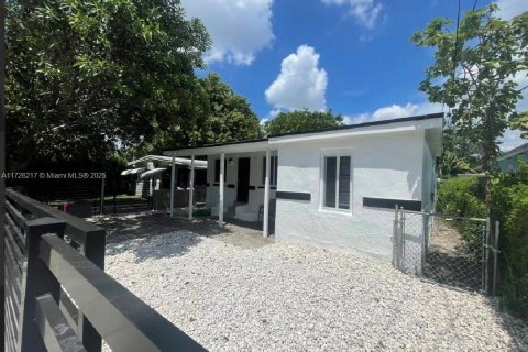Casa en venta en Miami, Florida, 4 dormitorios, 128.95 m2 № 1982387 - foto 1