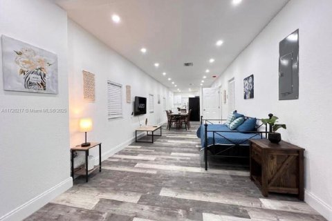 Casa en venta en Miami, Florida, 4 dormitorios, 128.95 m2 № 1982387 - foto 7