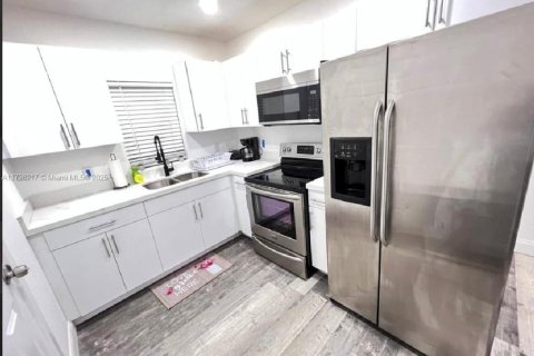 Casa en venta en Miami, Florida, 4 dormitorios, 128.95 m2 № 1982387 - foto 4