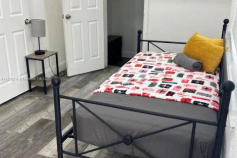 Casa en venta en Miami, Florida, 4 dormitorios, 128.95 m2 № 1982387 - foto 12