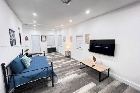 Casa en venta en Miami, Florida, 4 dormitorios, 128.95 m2 № 1982387 - foto 6