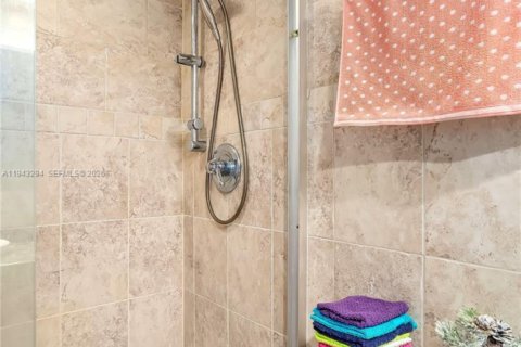 Copropriété à vendre à Sunny Isles Beach, Floride: 2 chambres, 119.47 m2 № 1999644 - photo 25