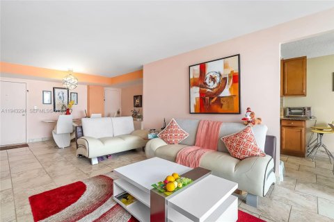 Copropriété à vendre à Sunny Isles Beach, Floride: 2 chambres, 119.47 m2 № 1999644 - photo 8
