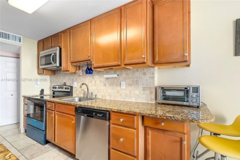 Copropriété à vendre à Sunny Isles Beach, Floride: 2 chambres, 119.47 m2 № 1999644 - photo 17