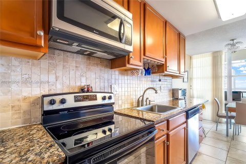 Copropriété à vendre à Sunny Isles Beach, Floride: 2 chambres, 119.47 m2 № 1999644 - photo 4