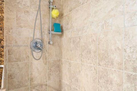 Copropriété à vendre à Sunny Isles Beach, Floride: 2 chambres, 119.47 m2 № 1999644 - photo 30