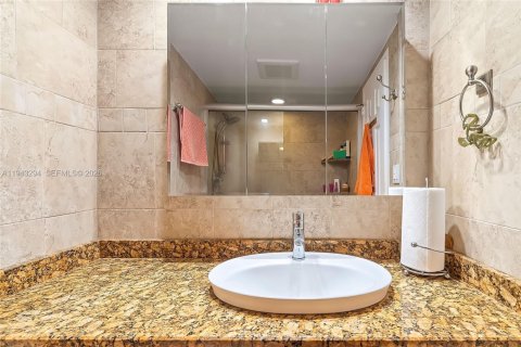 Copropriété à vendre à Sunny Isles Beach, Floride: 2 chambres, 119.47 m2 № 1999644 - photo 26