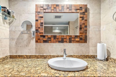 Copropriété à vendre à Sunny Isles Beach, Floride: 2 chambres, 119.47 m2 № 1999644 - photo 29