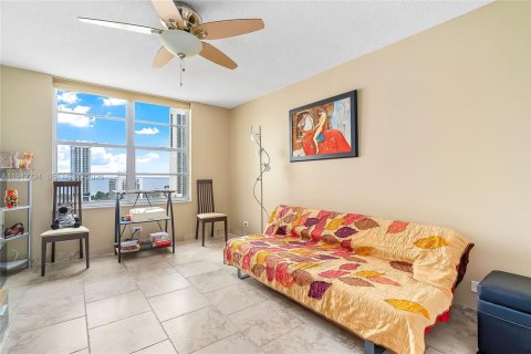 Copropriété à vendre à Sunny Isles Beach, Floride: 2 chambres, 119.47 m2 № 1999644 - photo 3