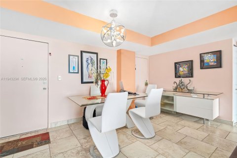 Copropriété à vendre à Sunny Isles Beach, Floride: 2 chambres, 119.47 m2 № 1999644 - photo 14