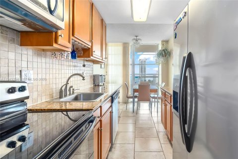 Copropriété à vendre à Sunny Isles Beach, Floride: 2 chambres, 119.47 m2 № 1999644 - photo 15