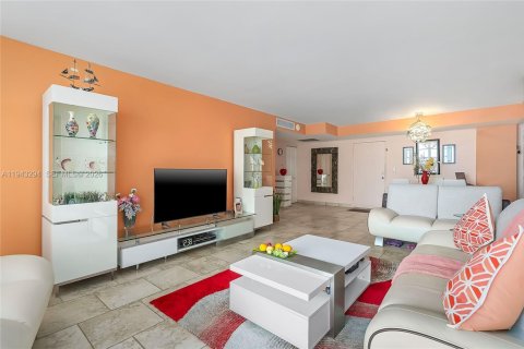 Copropriété à vendre à Sunny Isles Beach, Floride: 2 chambres, 119.47 m2 № 1999644 - photo 6