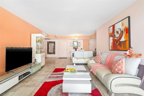 Copropriété à vendre à Sunny Isles Beach, Floride: 2 chambres, 119.47 m2 № 1999644 - photo 9