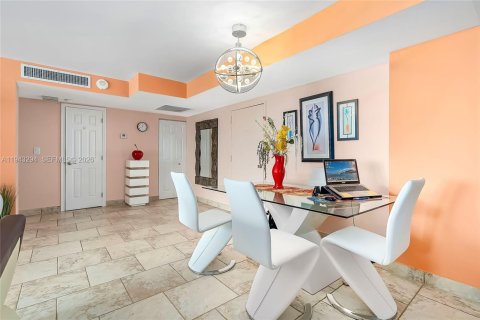 Copropriété à vendre à Sunny Isles Beach, Floride: 2 chambres, 119.47 m2 № 1999644 - photo 12