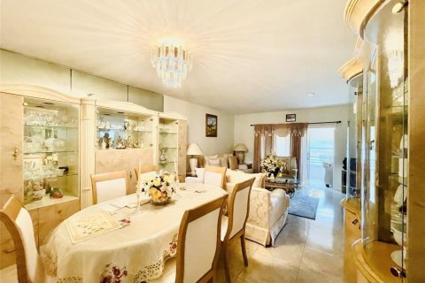 Купить кондоминиум в Маргит, Флорида 2 спальни, 91.97м2, № 2084678 - фото 2