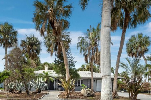 House in Sarasota, Florida 3 bedrooms, 139.35 sq.m. № 1849474 - photo 1