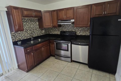 Apartment in Coral Springs, Florida 2 bedrooms, 77.76 sq.m. № 2251593 - photo 4