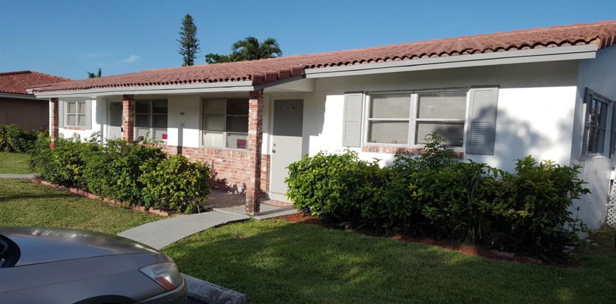 Apartment in Coral Springs, Florida 2 bedrooms, 77.76 sq.m. № 2251593