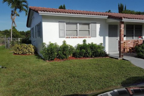 Apartment in Coral Springs, Florida 2 bedrooms, 77.76 sq.m. № 2251593 - photo 2