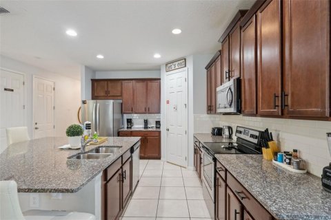 Villa ou maison à vendre à Kissimmee, Floride: 7 chambres, 328.22 m2 № 2294546 - photo 9