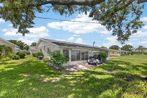 Condo in Sun City Center, Florida, 1 bedroom № 2156766 - photo 3
