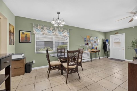 Condo in Sun City Center, Florida, 1 bedroom № 2156766 - photo 10