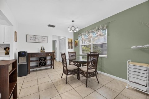 Condo in Sun City Center, Florida, 1 bedroom № 2156766 - photo 9
