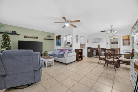 Condo in Sun City Center, Florida, 1 bedroom № 2156766 - photo 6