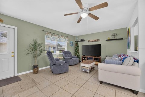Condo in Sun City Center, Florida, 1 bedroom № 2156766 - photo 7